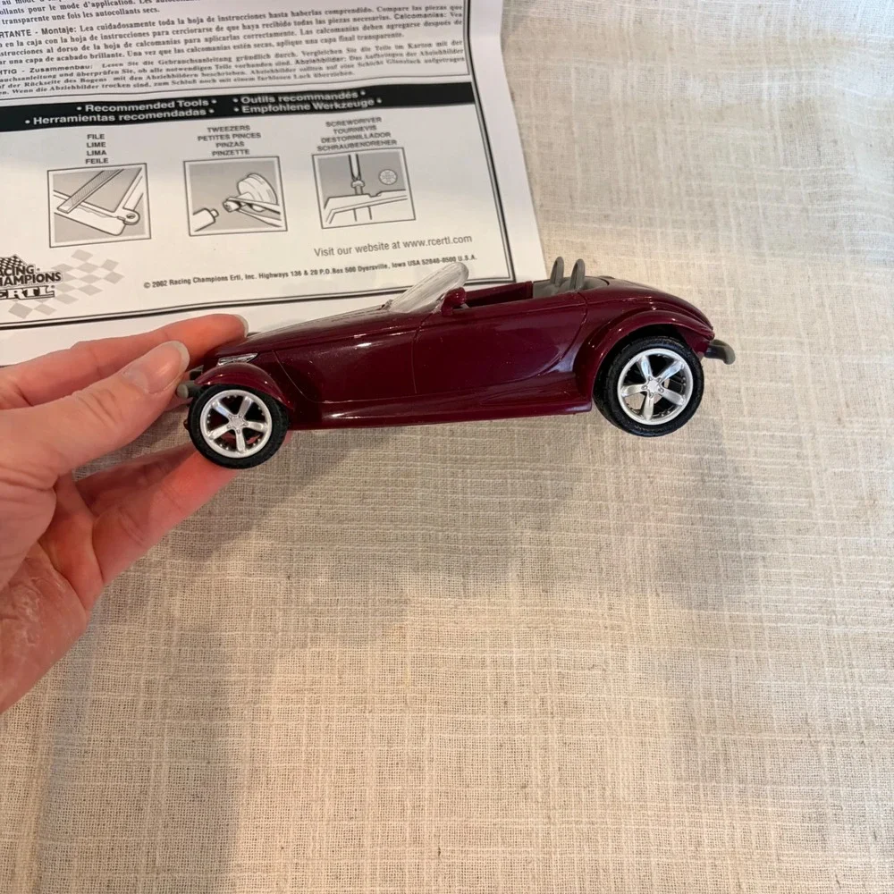 AMT Ertl Plymouth Prowler Snapfast Plus 1:25 Scale Model Kit 31802 Maroon Red